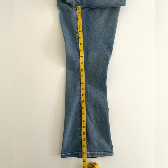 LOFT OUTLET Petite Flare Crop Jeans-Curvy Fit - Picture 8 of 8
